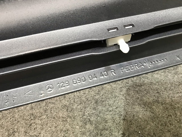 SLクラス R129 純正 右フロントドア サイドパネル マッドガード 129 690 04 40 1296900440 グレー メルセデスベンツ(113813)
