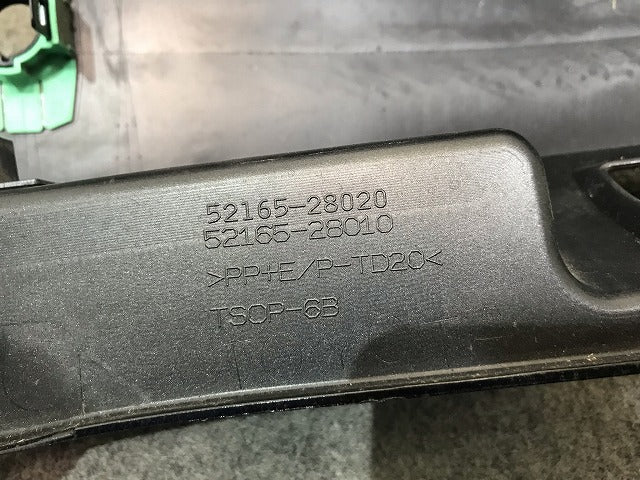 ヴォクシー/ノア/エスクァイア 80系/ZRR80W/ZRR85W/ZRR80G/ZRR85G 純正 右リアコーナーパネル 52165-28020/52165-28010 カラー.202(113869