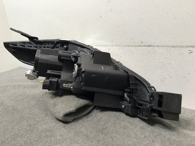プレマシー CREW/CR3W 純正 後期 左ヘッドライト/ランプ キセノン HID AFS無 レベライザー STANLEY P7696 マツダ(113871)
