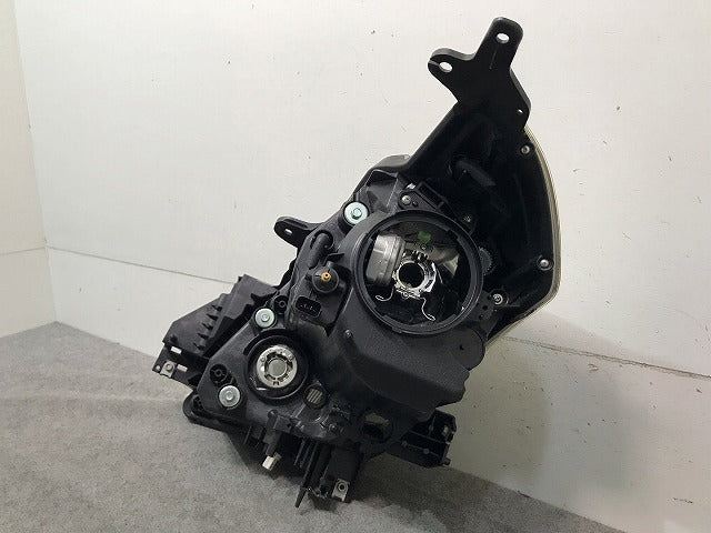 MPV LY3P 純正 右ヘッドライト/ランプ キセノン HID 刻印ネ STANLEY P5620 マツダ(113892)