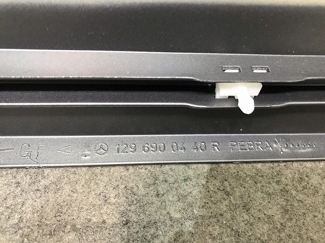 SLクラス/R129 純正 右ドア サイドパネル マッドガード 129 690 04 40 1296900440 シルバー メルセデスベンツ(113995)