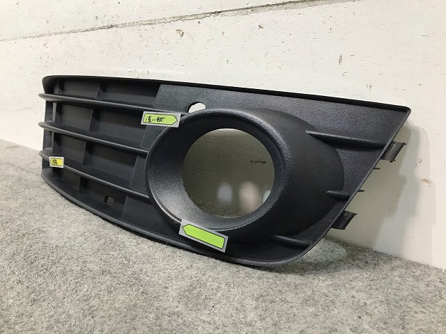 A4/8K系 純正 右フロントフォグカバー 8K0 807 682 A アウディ(114188)