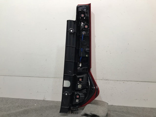 ルーミー/タンク/トール/ジャスティ M900A/M910A/M900S/M910S/M900F/M910F 純正 左テールランプ LED KOITO 220-69047 81561-B1140(114246)