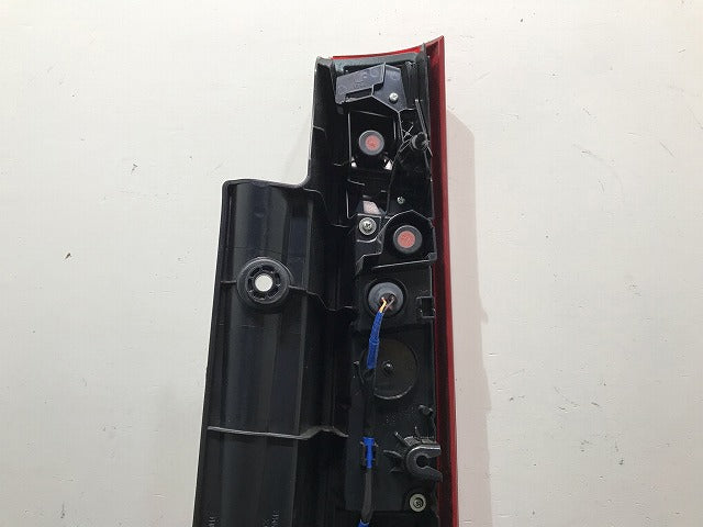ルーミー/タンク/トール/ジャスティ M900A/M910A/M900S/M910S/M900F/M910F 純正 左テールランプ LED KOITO 220-69047 81561-B1140(114246)