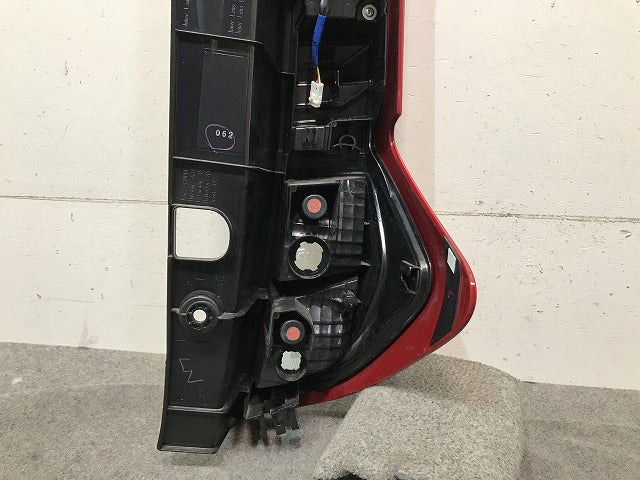 ルーミー/タンク/トール/ジャスティ M900A/M910A/M900S/M910S/M900F/M910F 純正 左テールランプ LED KOITO 220-69047 81561-B1140(114246)