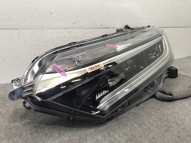 シャトル/シャトルハイブリッド GK8/GK9/GP7/GP8 純正 前期 左ヘッドライト/ランプ LED レベライザー 刻印E1 STANLEY W2386(114472)