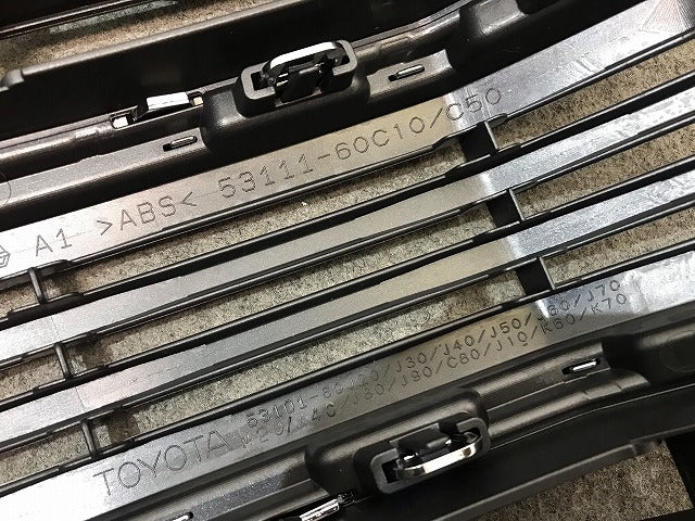 新車取り外し! ランドクルーザー/ランクル/プラド 150系/TRJ150W/GDJ/GRJ/150W/151W 純正 後期 フロントグリル 53111-60C10/C50(114510)