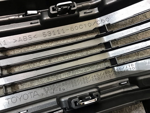 新車取り外し! ランドクルーザー/ランクル/プラド 150系/TRJ150W/GDJ/GRJ/150W/151W 純正 後期 フロントグリル 53111-60C10/C50(114512)