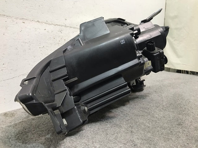 プレマシー CREW/CR3W 純正 中期 右ヘッドライト/ランプ キセノン HID レベライザー STANLEY P5104R マツダ(114807)