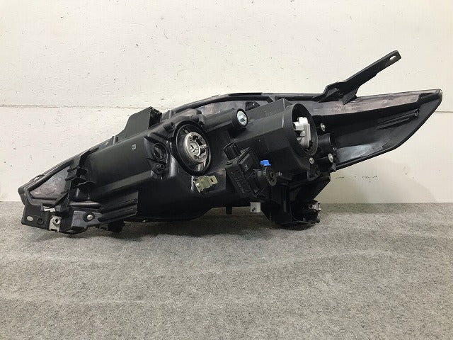 プレマシー CREW/CR3W 純正 中期 右ヘッドライト/ランプ キセノン HID レベライザー STANLEY P5104R マツダ(114807)