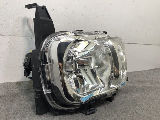 キューブ Z11/BNZ11/BZ11/YZ11 純正 後期 右ヘッドライト/ランプ キセノン HID レベライザー 刻印N ICHIKOH 1802 日産(114814)