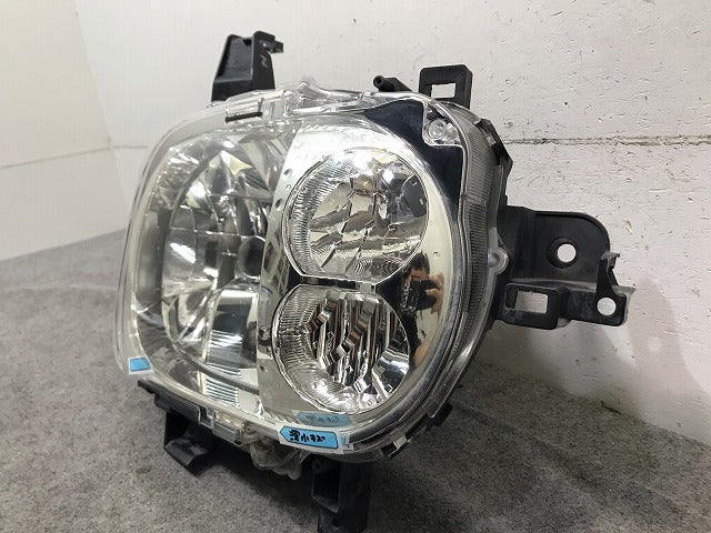キューブ Z11/BNZ11/BZ11/YZ11 純正 後期 右ヘッドライト/ランプ キセノン HID レベライザー 刻印N ICHIKOH 1802 日産(114814)