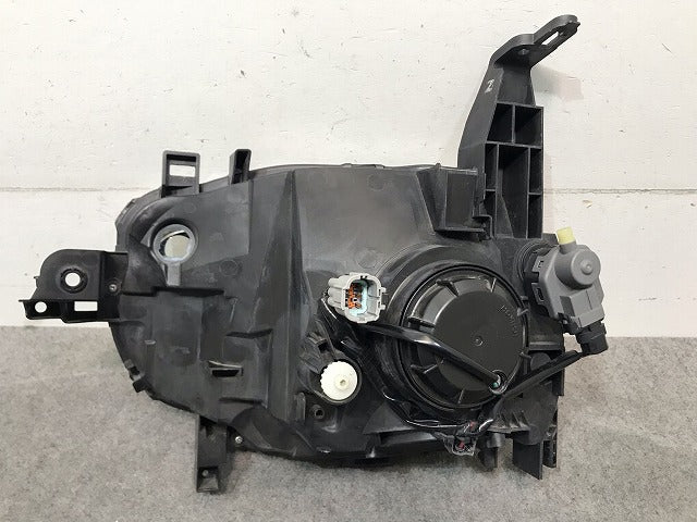 キューブ Z11/BNZ11/BZ11/YZ11 純正 後期 右ヘッドライト/ランプ キセノン HID レベライザー 刻印N ICHIKOH 1802 日産(114814)