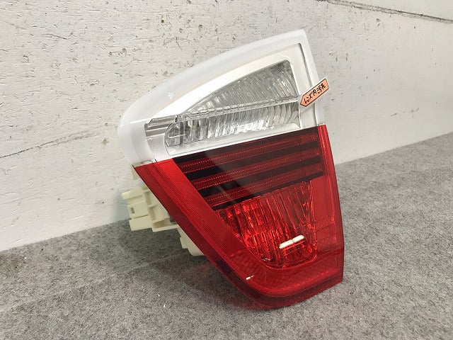 新品! 3シリーズ/セダン/E90 純正 前期 右テールランプ/ライト/レンズ ハロゲン 63 21 6 937 460/63216937460 BMW(114851)