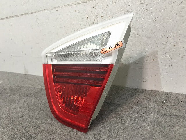 新品! 3シリーズ/セダン/E90 純正 前期 右テールランプ/ライト/レンズ ハロゲン 63 21 6 937 460/63216937460 BMW(114851)