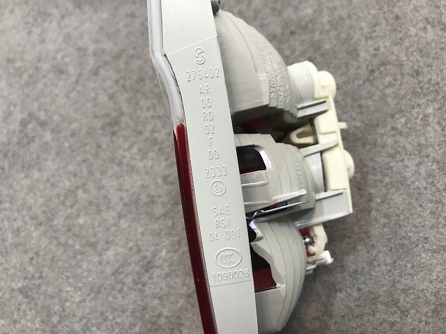新品! 3シリーズ/セダン/E90 純正 前期 右テールランプ/ライト/レンズ ハロゲン 63 21 6 937 460/63216937460 BMW(114851)