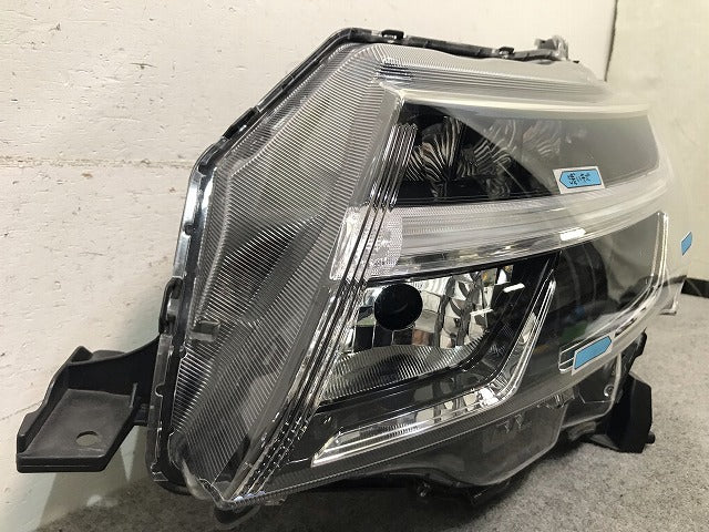 タンク/ジャスティ M900A/M910A 純正 左ヘッドライト/ランプ LED レベライザー STANLEY W3917 81170-B1240 トヨタ (115042)