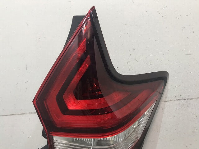 ノート E12/HE12/NE12/SNE12 純正 後期 右テールランプ/ライト/レンズ LED ICHIKOH D202 日産 (115137)