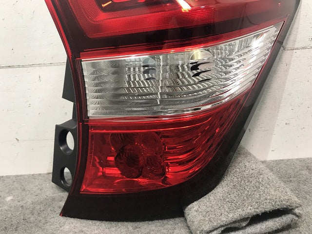 ノート E12/HE12/NE12/SNE12 純正 後期 右テールランプ/ライト/レンズ LED ICHIKOH D202 日産 (115137)