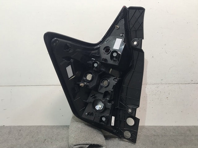 ノート E12/HE12/NE12/SNE12 純正 後期 右テールランプ/ライト/レンズ LED ICHIKOH D202 日産 (115137)