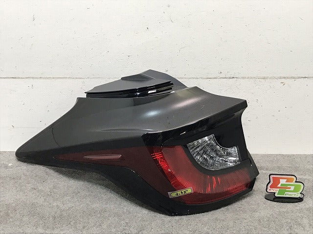 ヤリス KSP210/MXPA10/MXPH10 純正 左テールランプ/ライト/レンズ ハロゲン KOITO K0-9 81561-K0010 トヨタ (115259)