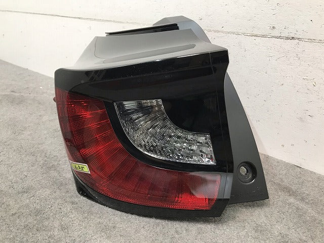 ヤリス KSP210/MXPA10/MXPH10 純正 左テールランプ/ライト/レンズ ハロゲン KOITO K0-9 81561-K0010 トヨタ (115259)