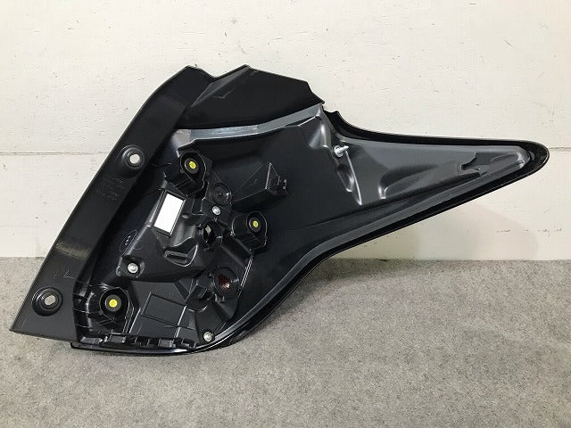 ヤリス KSP210/MXPA10/MXPH10 純正 左テールランプ/ライト/レンズ ハロゲン KOITO K0-9 81561-K0010 トヨタ (115259)