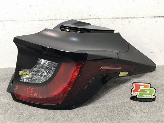 ヤリス KSP210/MXPA10/MXPH10 純正 右テールランプ/ライト/レンズ ハロゲン KOITO K0-9 81551-K0010 トヨタ (115260)