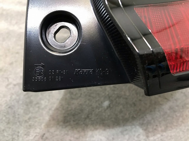 ヤリス KSP210/MXPA10/MXPH10 純正 右テールランプ/ライト/レンズ ハロゲン KOITO K0-9 81551-K0010 トヨタ (115260)