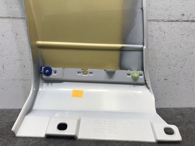 新品! リンカーン/タウンカー 1998-2007 純正 右フロントフェンダープロテクター/マッドガード/サイドパネル F8VB16C054(115284)