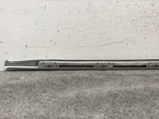 新品! Eクラス/セダン W210 純正 右リアバンパーモール A2108800236 メッキ メルセデスベンツ (115285)