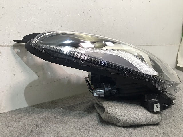 デミオ/スカイアクティブ DEJFS 純正 後期 右ヘッドライト/ランプ LED レベライザー STANLEY W1212 マツダ (115291)