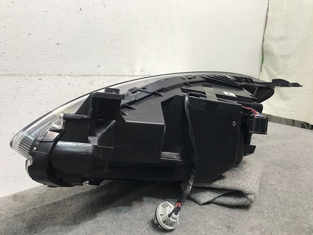 デミオ/スカイアクティブ DEJFS 純正 後期 右ヘッドライト/ランプ LED レベライザー STANLEY W1212 マツダ (115291)