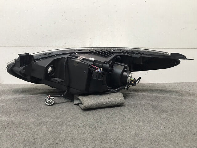 デミオ/スカイアクティブ DEJFS 純正 後期 右ヘッドライト/ランプ LED レベライザー STANLEY W1212 マツダ (115291)
