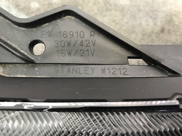 デミオ/スカイアクティブ DEJFS 純正 後期 右ヘッドライト/ランプ LED レベライザー STANLEY W1212 マツダ (115291)