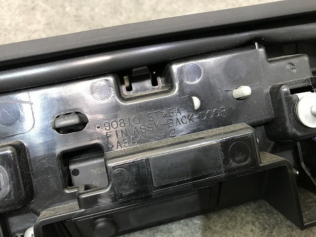 セレナ C27/GC27/GFC27/GNC27/GFNC27 純正 前期 リアガーニッシュ フィニッシャー 90810 5T※5A 90810-5TD5D メッキ 日産 (115474)