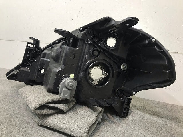 ティーダ C11/JC11/NC11 純正 後期 右ヘッドライト/ランプ ハロゲン レベライザー 刻印E STANLEY P7779 日産 (115482)