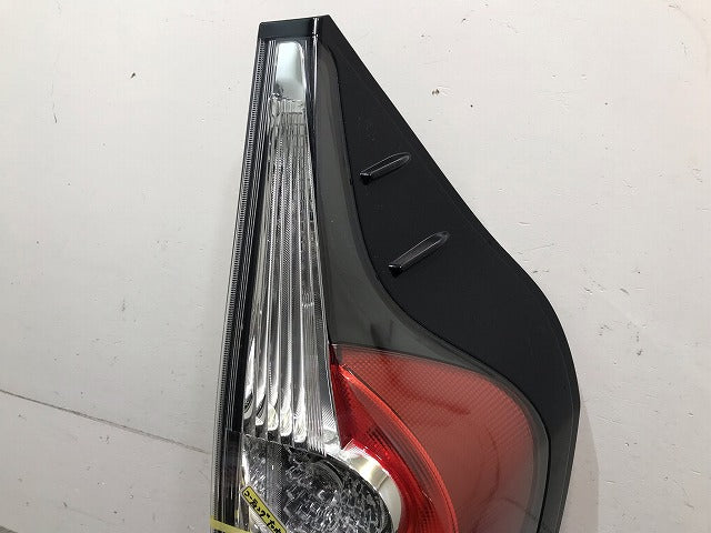 アクア/AQUA NHP10 純正 後期 右テールランプ/ライト/レンズ ハロゲン STANLEY 52-309 81551-52E90 トヨタ (115783)