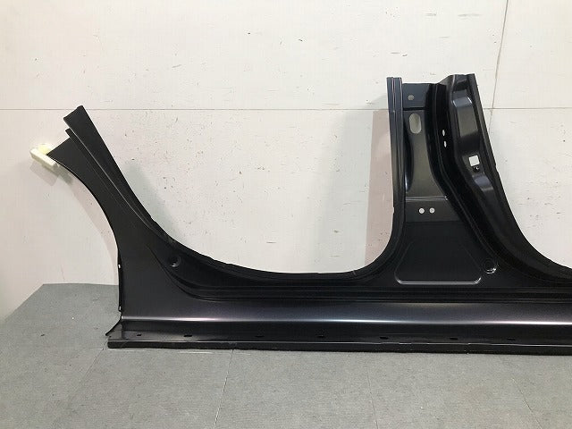 【新品】新品! シルフィ TB17/B17 純正 左サイドシル アウター サイドパネル G6411-3SBMJ 未塗装 日産 (115794)