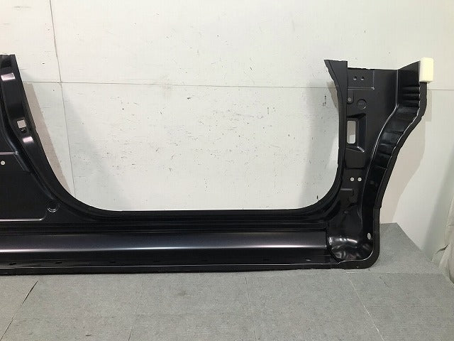 【新品】新品! シルフィ TB17/B17 純正 左サイドシル アウター サイドパネル G6411-3SBMJ 未塗装 日産 (115794)