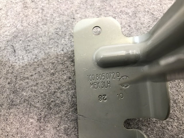 新品! ニュービートル 9C系/9CAWV/9CAZJ/1999-2010 純正 右ヘッドライト/ランプ用 ブラッケット 1C0 805 072 D 1C0805072D VW(116446)