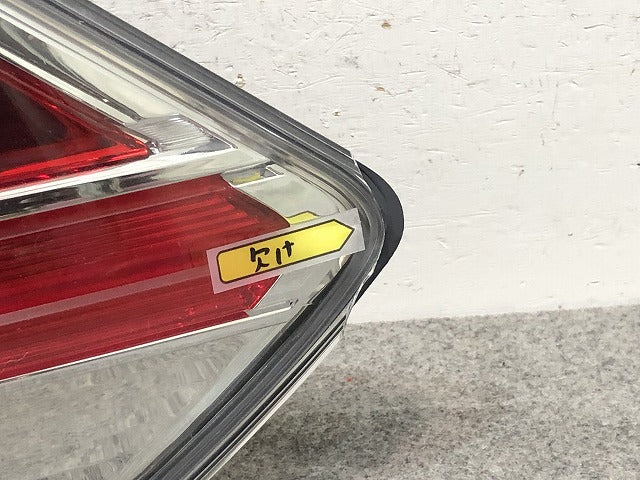 X-TRAIL/エクストレイル T32/NT32/HT32/HNT32 純正 前期 右テールランプ/ライト/レンズ ハロゲン KOITO 220-17939 日産/NISSAN(116562)