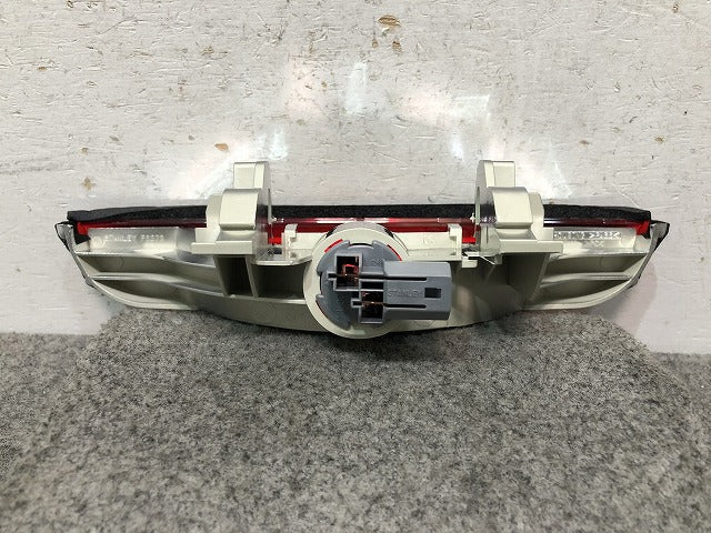 美品! アクセラスポーツ BL5FW/BLFFW/BLEAW 純正 ハロゲン ハイマウント ストップランプ STANLEY P6373 マツダ (116613)