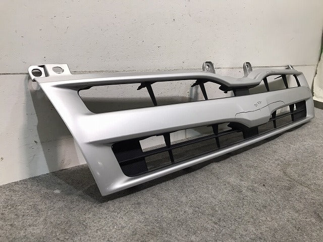 ハイエース/レジアスエース 200系/3型/標準 純正 フロントグリル/ラジエターグリル/ラジエーターグリル 53111-26390/400 シルバー(116677)