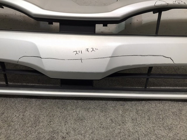 ハイエース/レジアスエース 200系/3型/標準 純正 フロントグリル/ラジエターグリル/ラジエーターグリル 53111-26390/400 シルバー(116677)