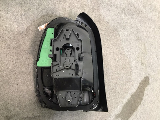 MINI/ミニ F55/F56/F57 前期 純正 右テールランプ/ライト/レンズ LED 729714-13 ミニ (116749)