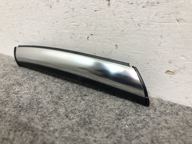 新品! クロスオーバー F60 2017- 純正 右フロント Aピラー下 メッキ トリム ストリップ 7388119/121/122 51137388122 ミニ/MINI (116870)