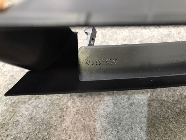 新品! A6(C6) 4F/2005-2008 純正 右フロントバンパーグリル F0 807 682D 4F0807682D01C 素地 アウディ/Audi (116939)