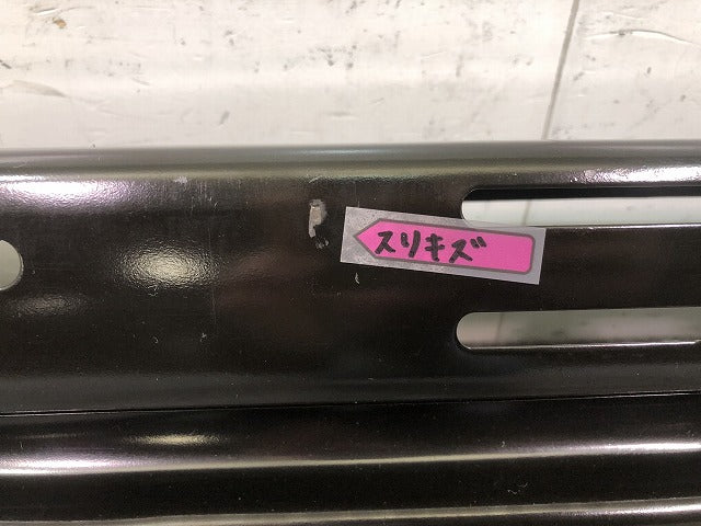 新品! X5シリーズ E53/2000-2006 純正 リアバンパー ホースメント 51128250415 ブラック BMW (116966)