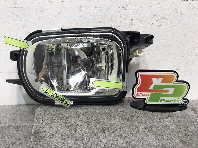 新品 Cクラス W203/2000-2007 純正 右フォグランプ/ライト/レンズ ハロゲン HELLA A 203 820 20 56/A203820205664 ベンツ(116978)